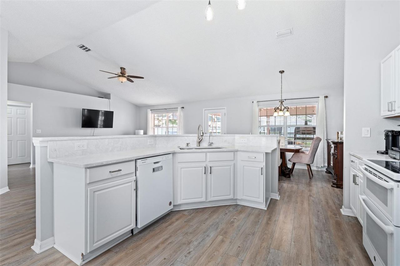 Photo 6 of 20: Lots of Counter Space