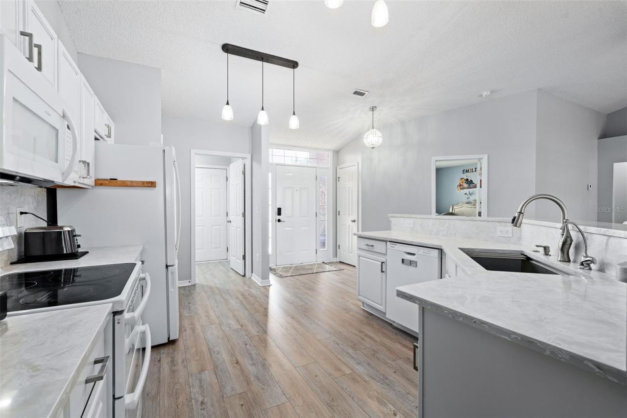 Photo 8 of 20: Plenty of Space in the Kitchen - Love the Wide Width!
