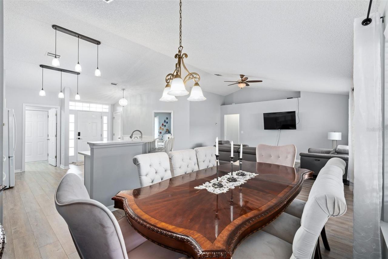 Photo 10 of 20: Large Dining Area