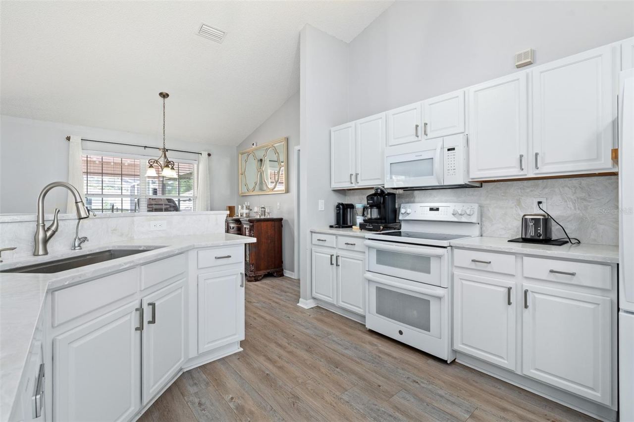 Photo 7 of 20: Got To Love A Double Oven!