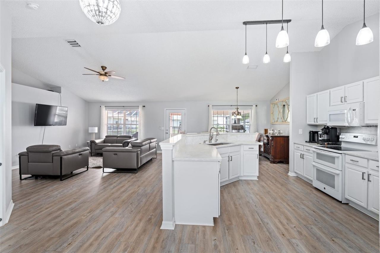 Photo 3 of 20: Spacious, Open Kitchen