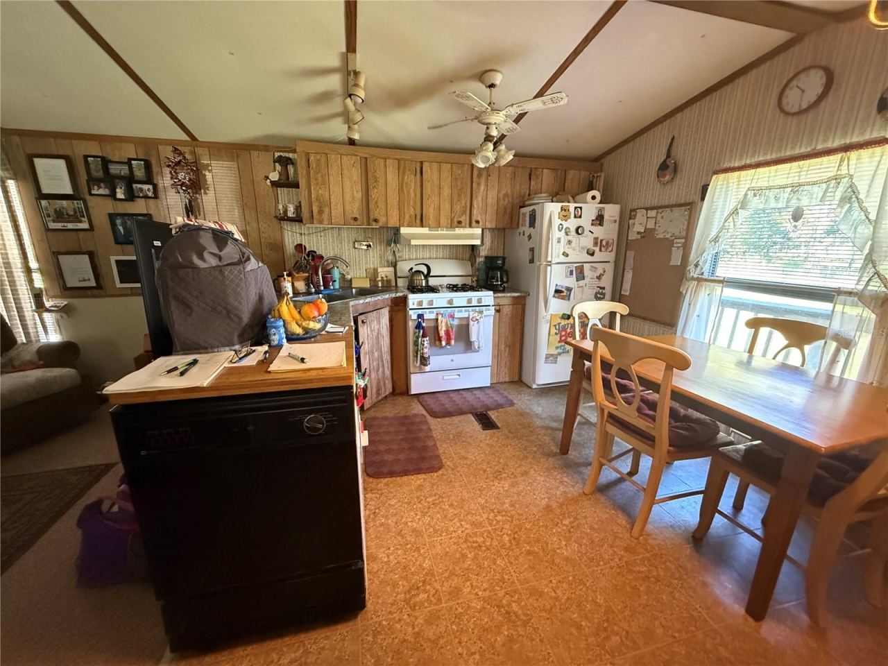 Photo 18 of 20: kitchen