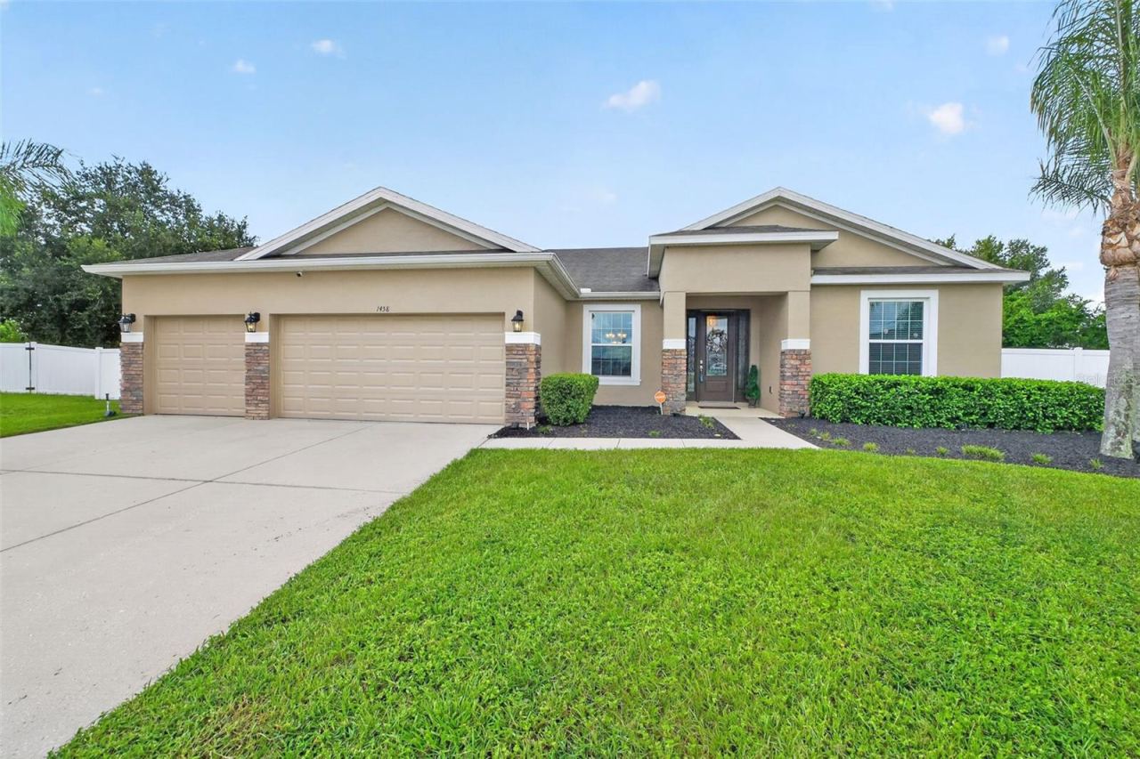 Photo 1 of 20: Gorgeous 4-bedroom, 2-bath cul-de-sac home on .37 acre w/no rear neighbors.