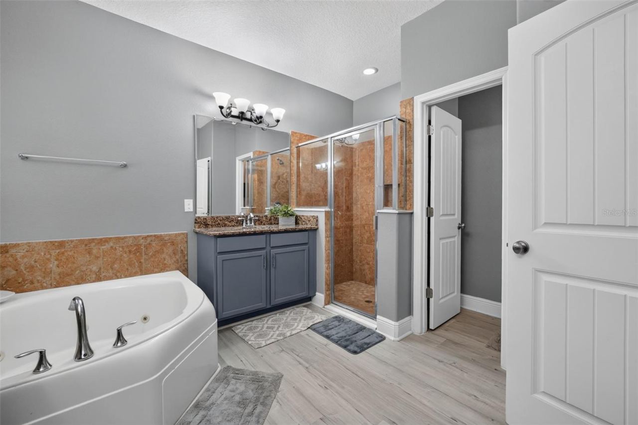 Photo 18 of 20: Ensuite bathroom also offers a walk in shower and dual vanity