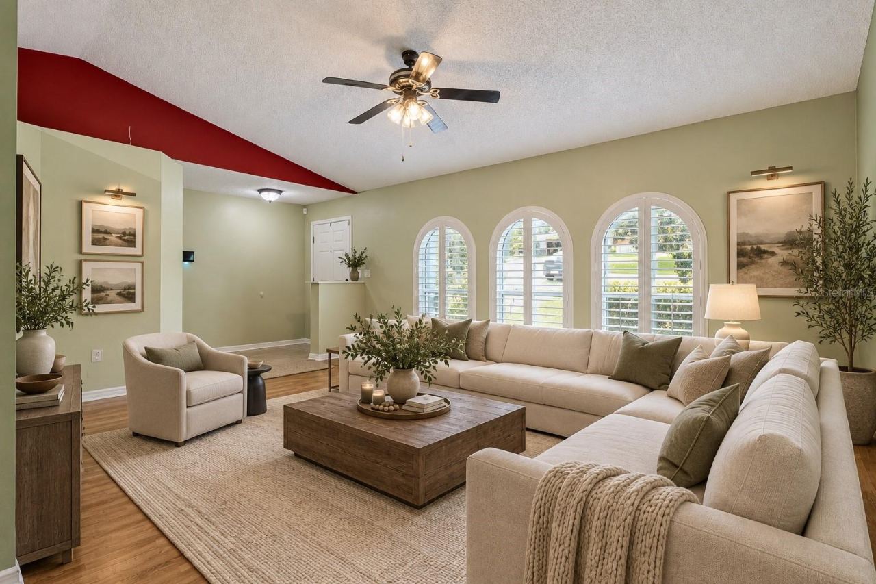 Photo 5 of 20: Living Room
