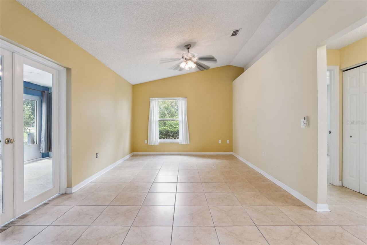 Photo 16 of 20: Family Room