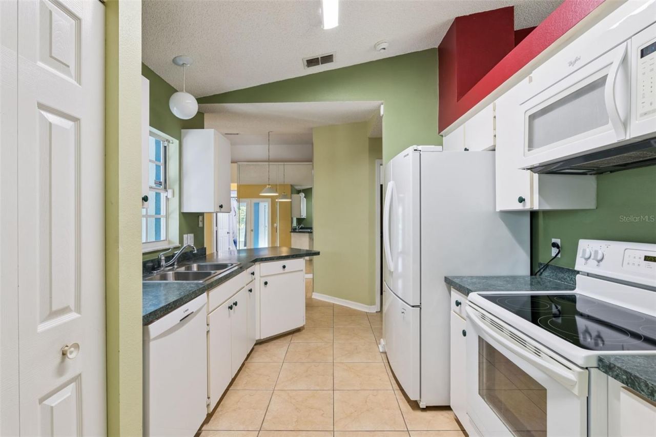 Photo 9 of 20: Kitchen