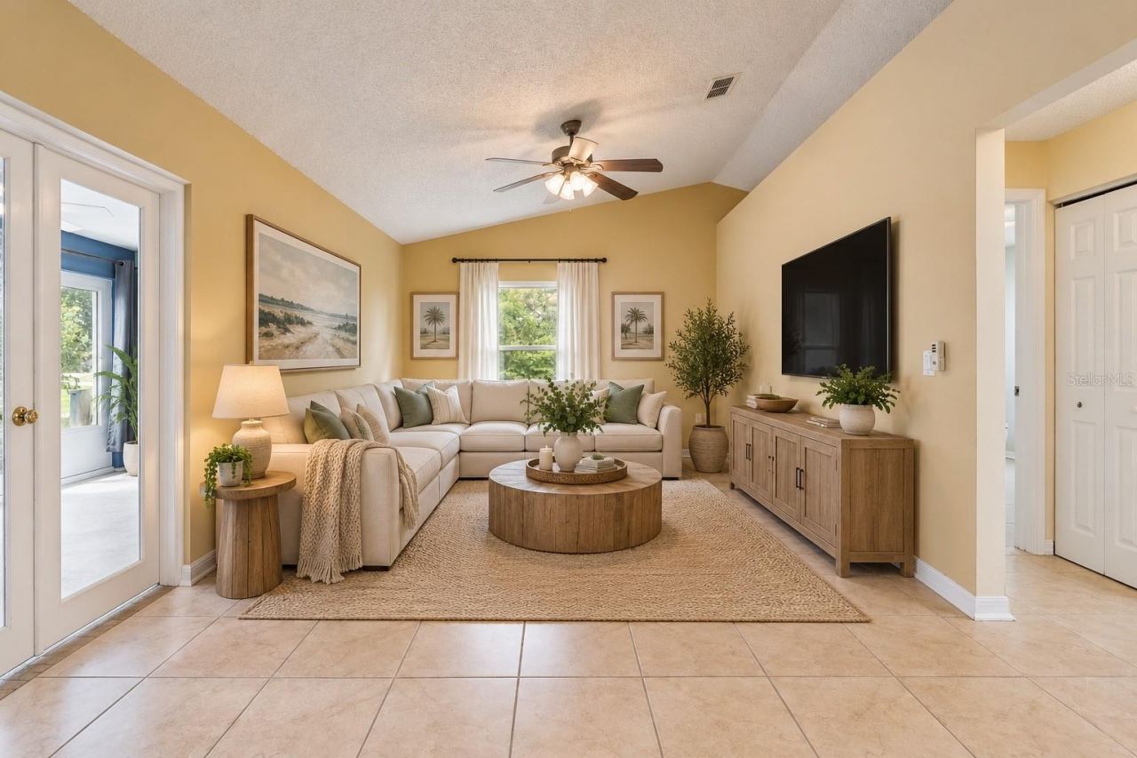 Photo 15 of 20: Family Room