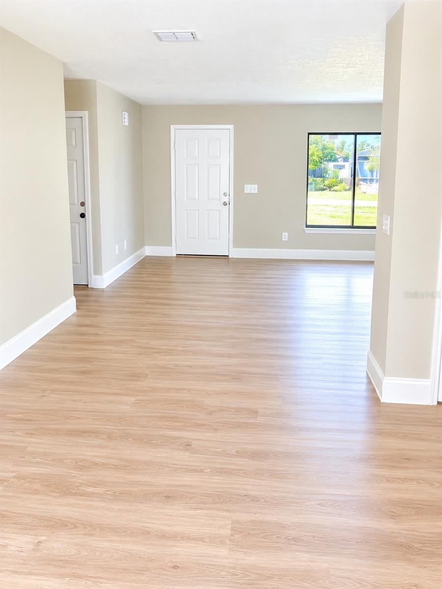 Photo 3 of 6: Dining area