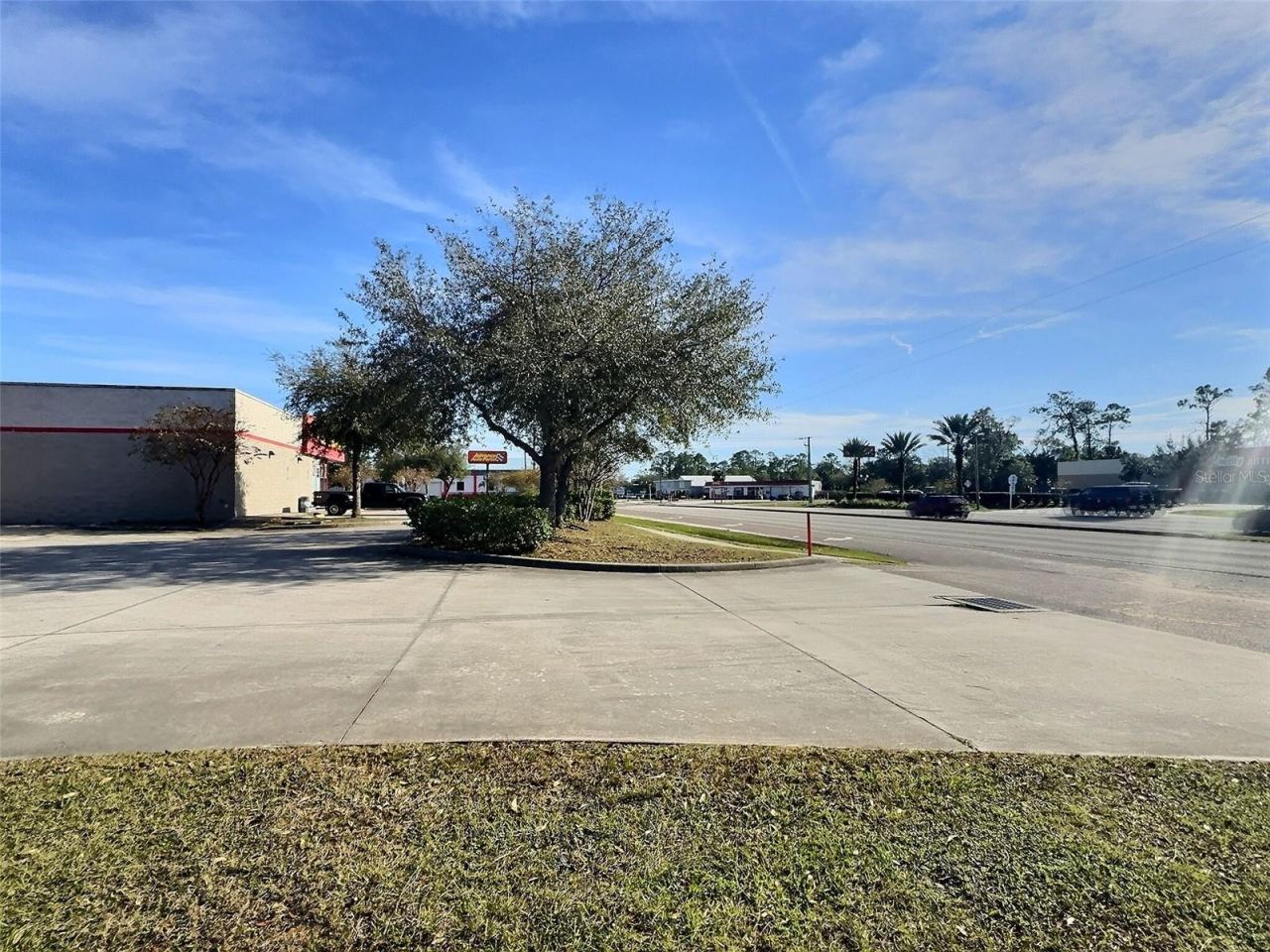 Photo 5 of 13: Parking Lot Facing Advanced Auto Parts