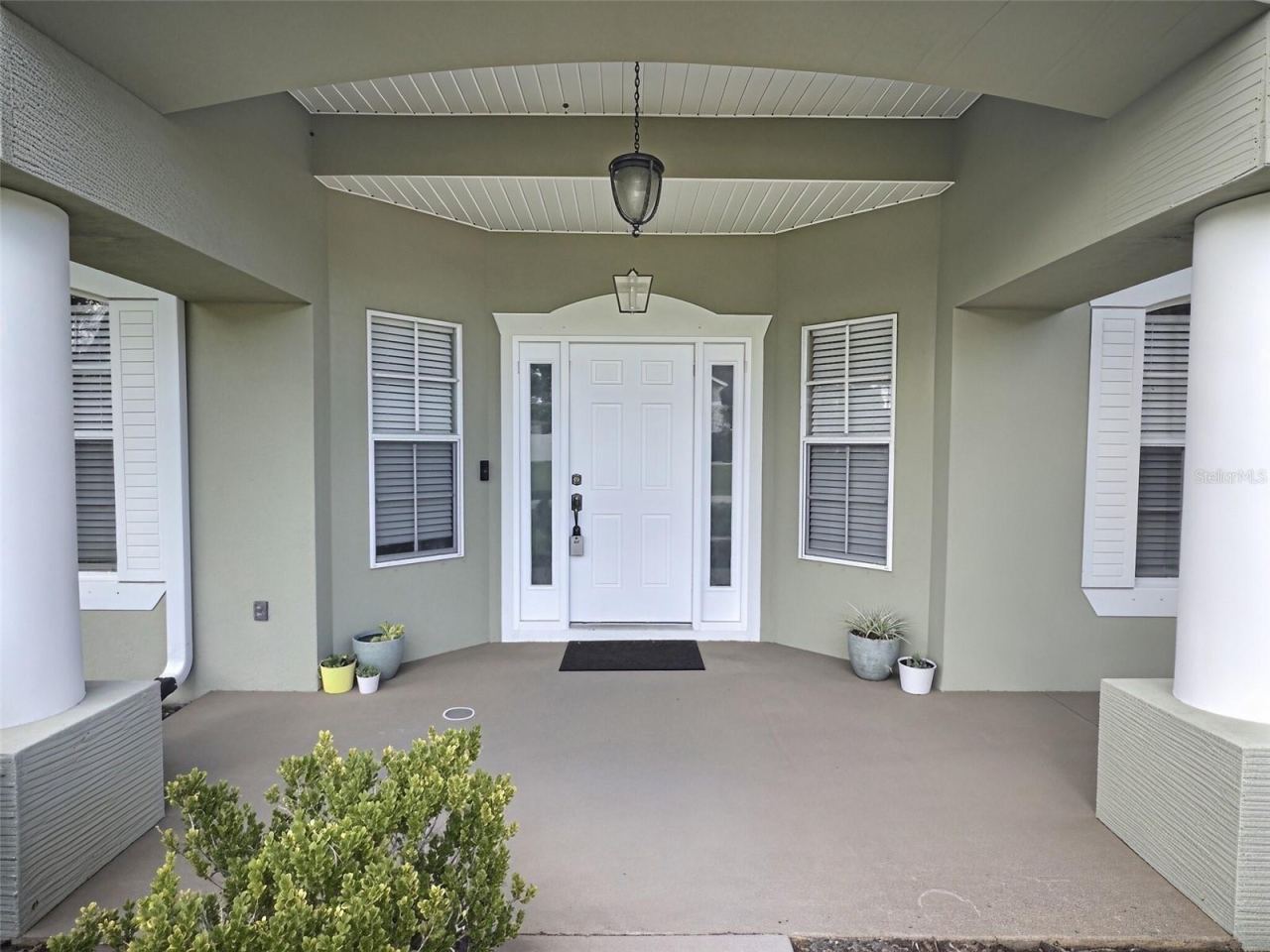 Photo 3 of 20: Front Door