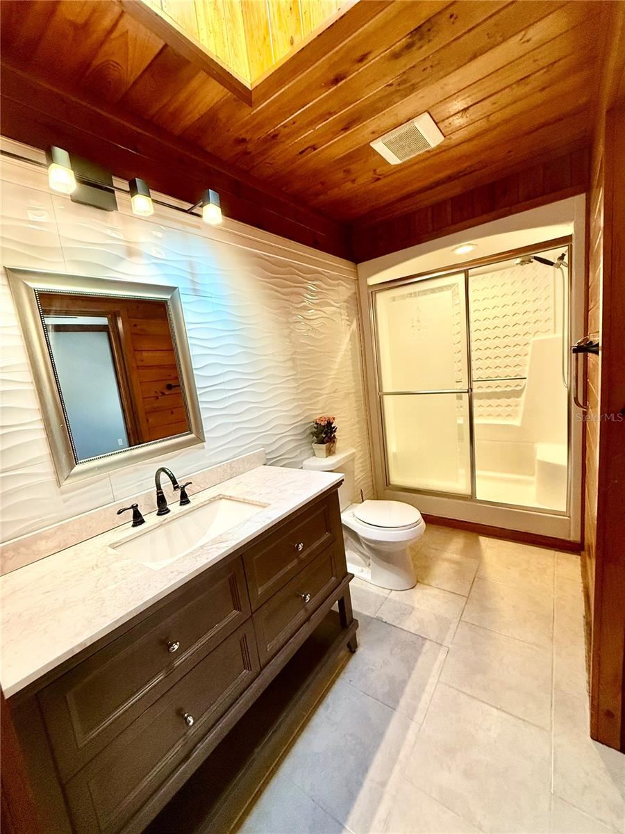 Photo 13 of 15: Primary Bathroom