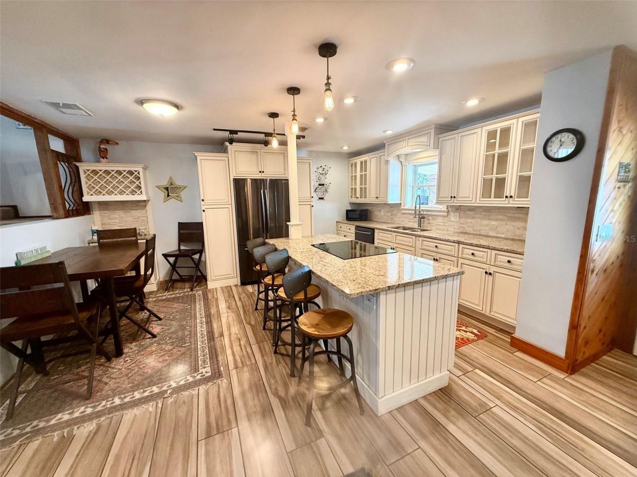 Photo 4 of 15: Kitchen