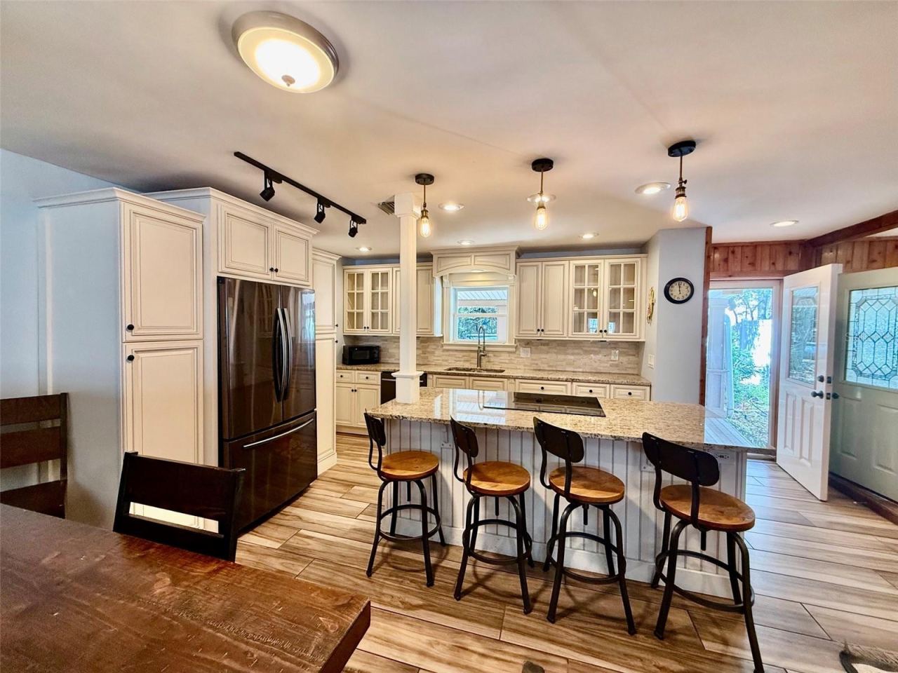 Photo 2 of 15: Kitchen