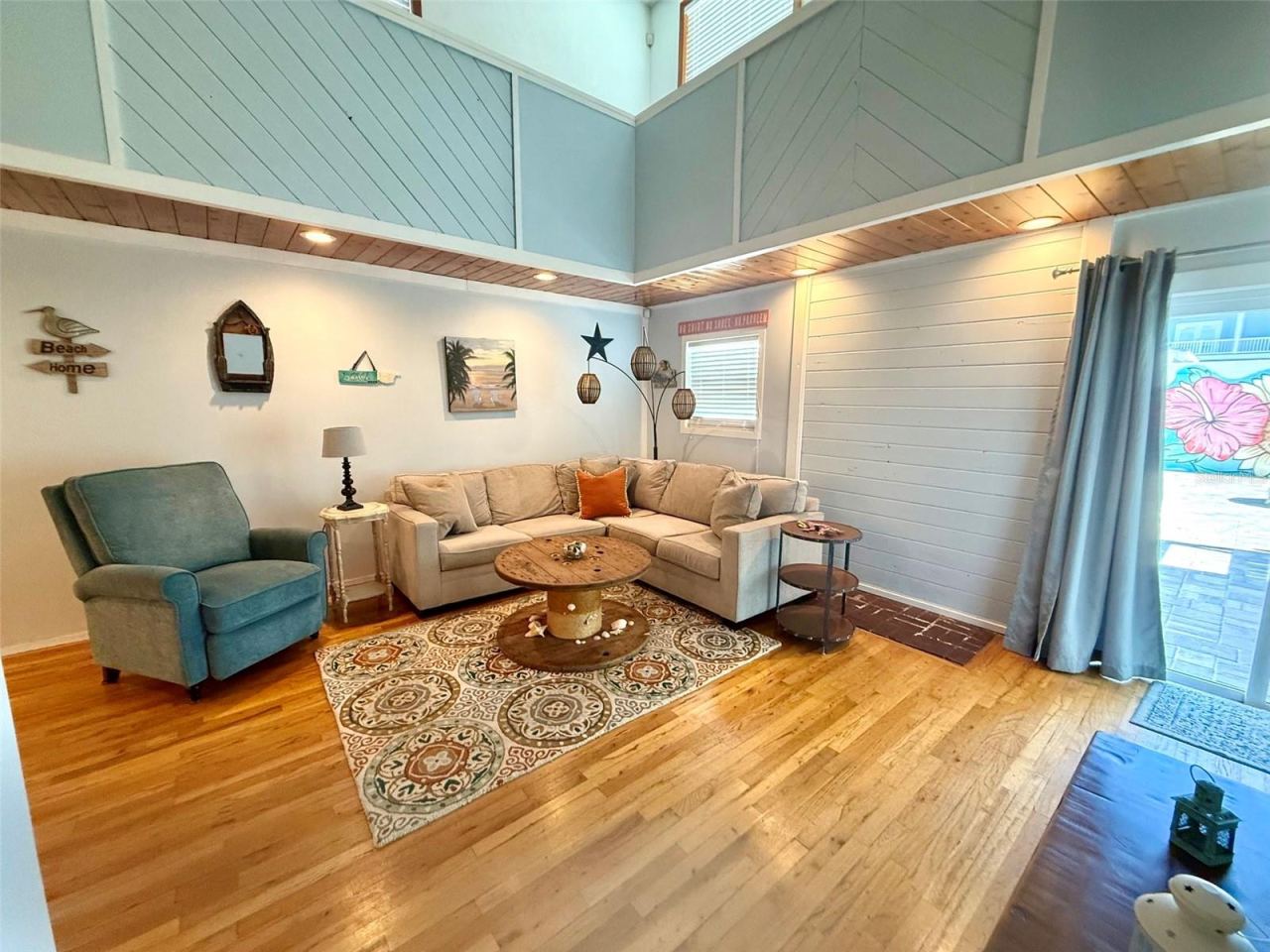 Photo 6 of 15: Family Room