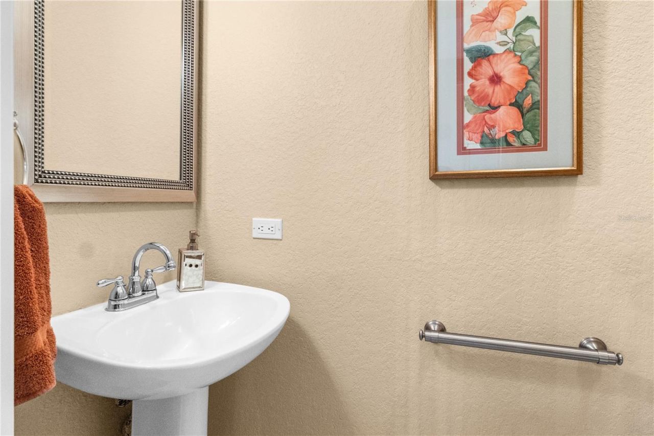 Photo 16 of 20: Half bath near office