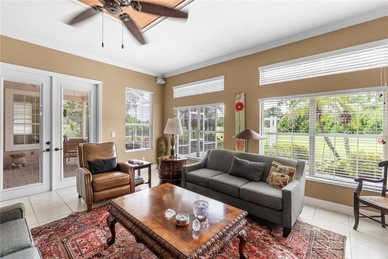 Photo 7 of 20: Light filled great room with access to lanai