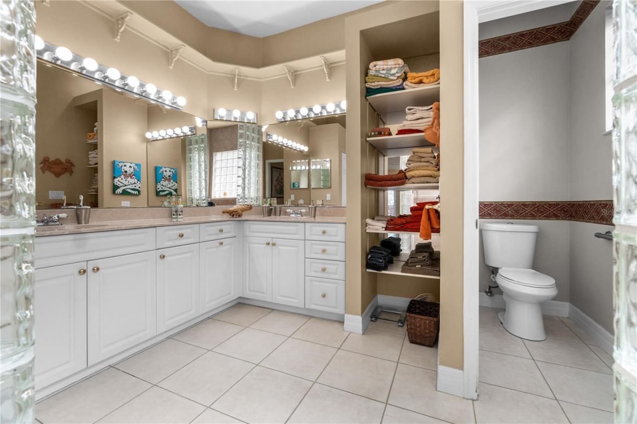 Photo 19 of 20: Spacious primary bath