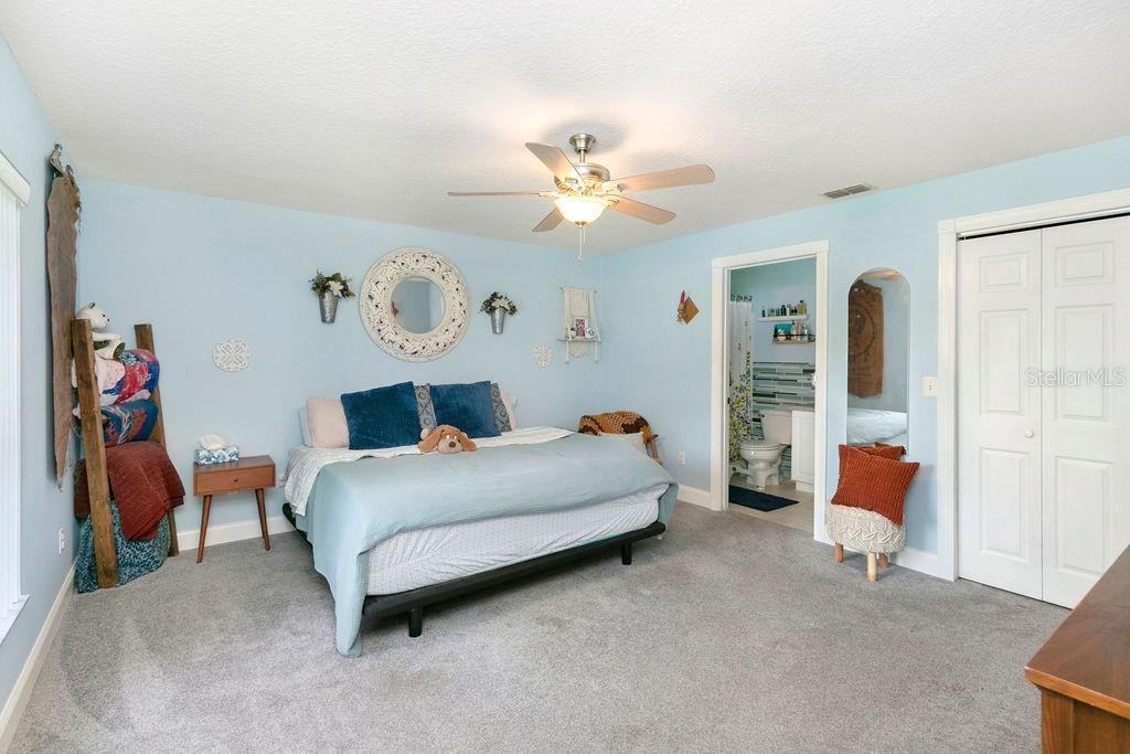 Photo 14 of 20: Primary Bedroom