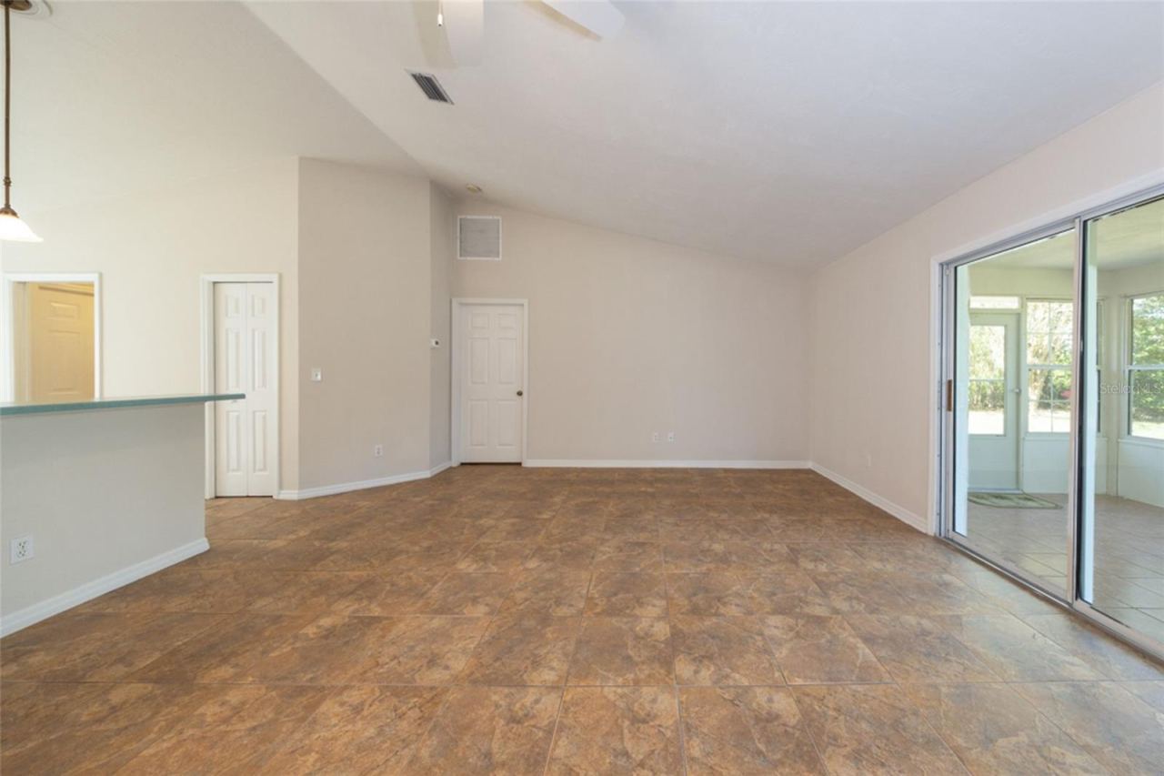 Photo 3 of 20: Open floor plan