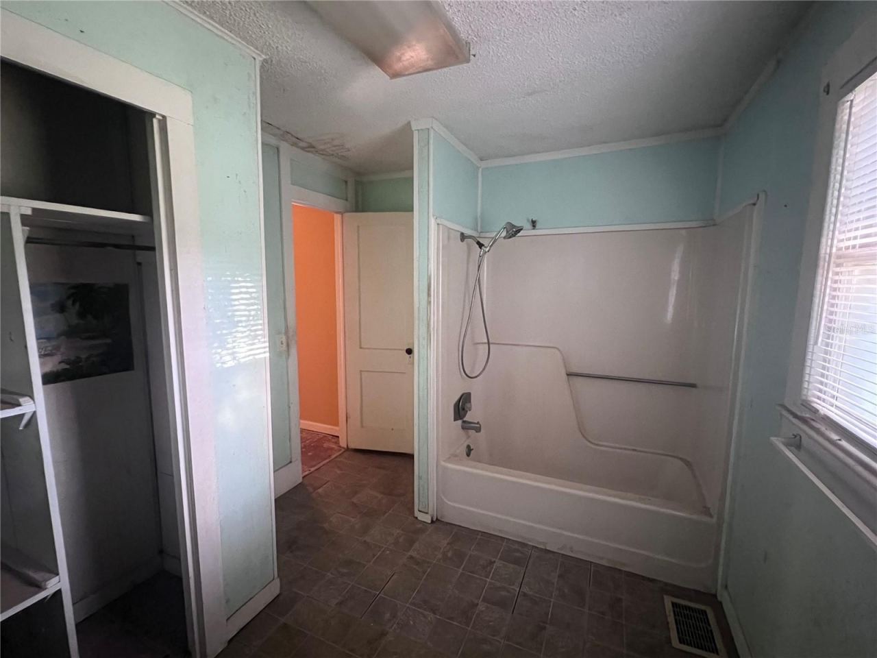Photo 14 of 14: Bathroom