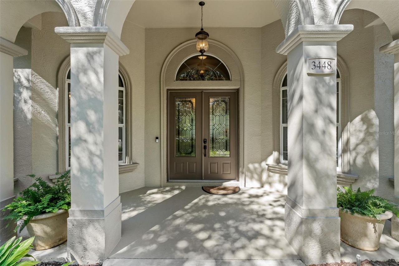 Photo 4 of 20: Front Entry