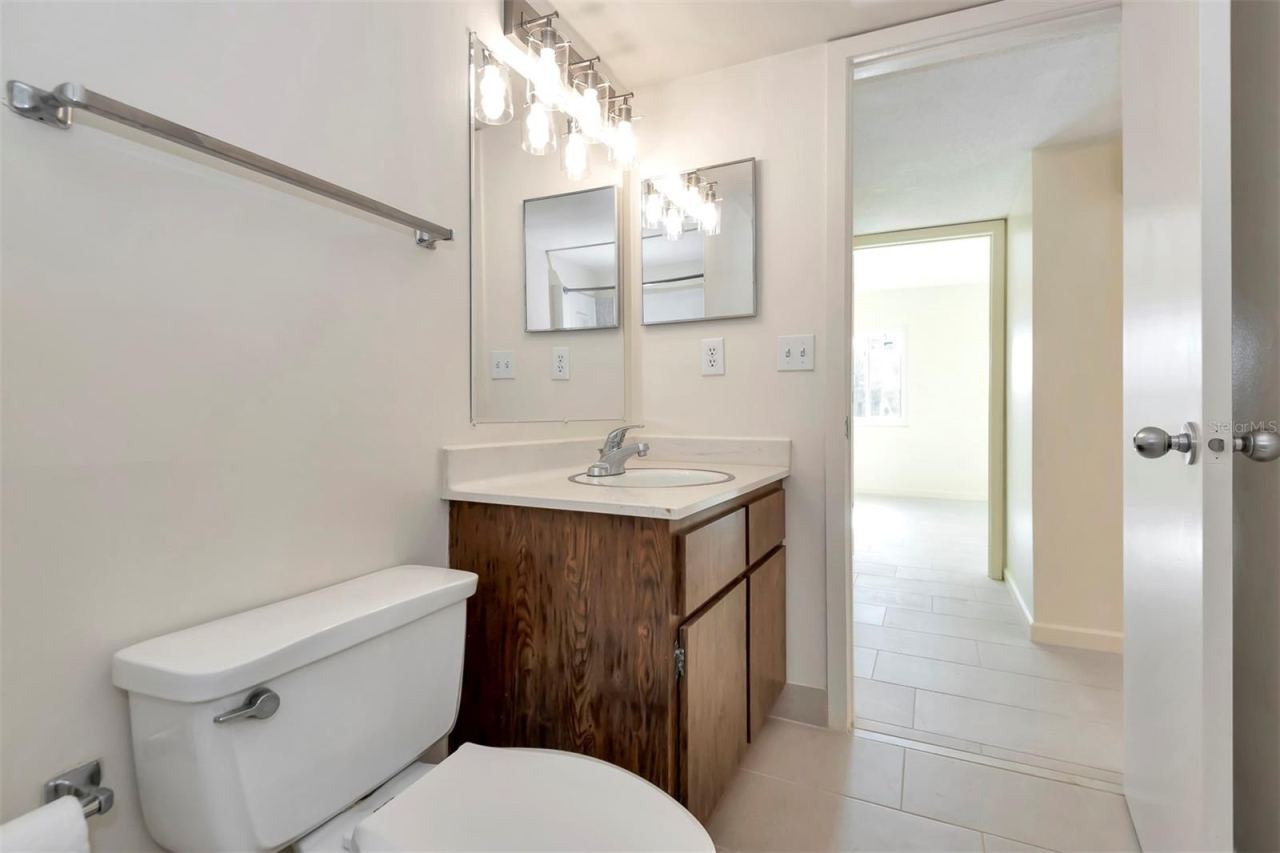 Photo 18 of 20: Primary Bathroom