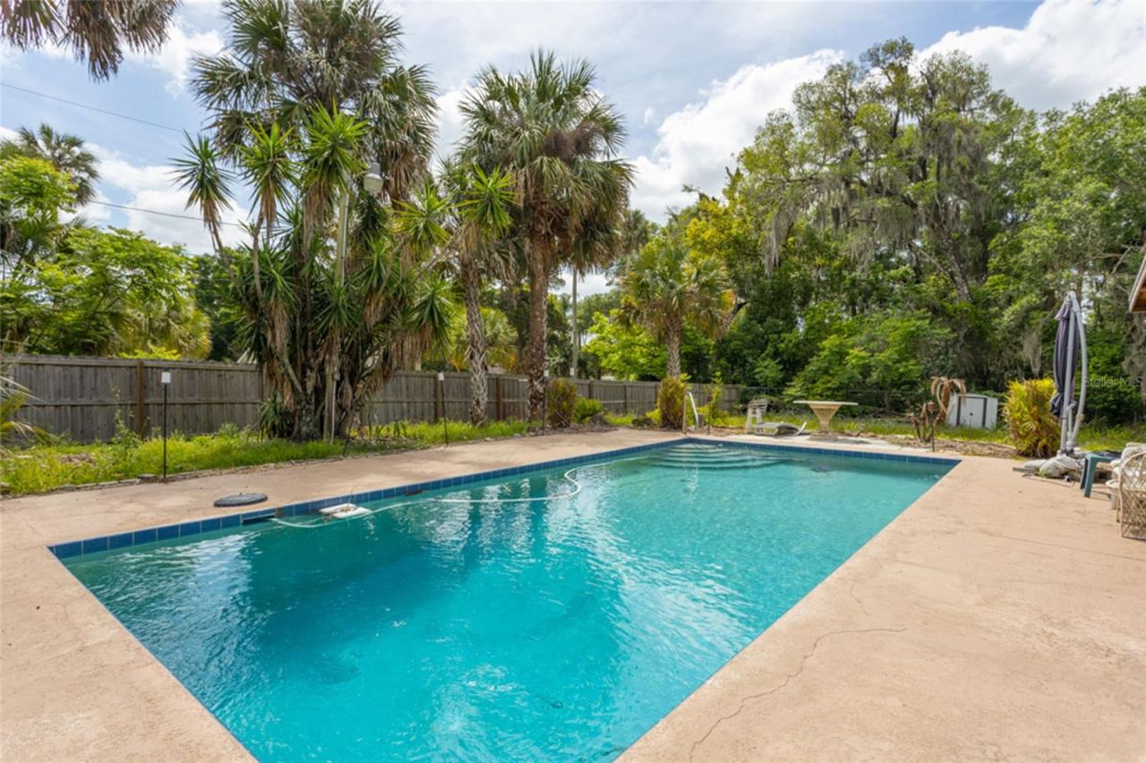 Photo 3 of 20: Pool