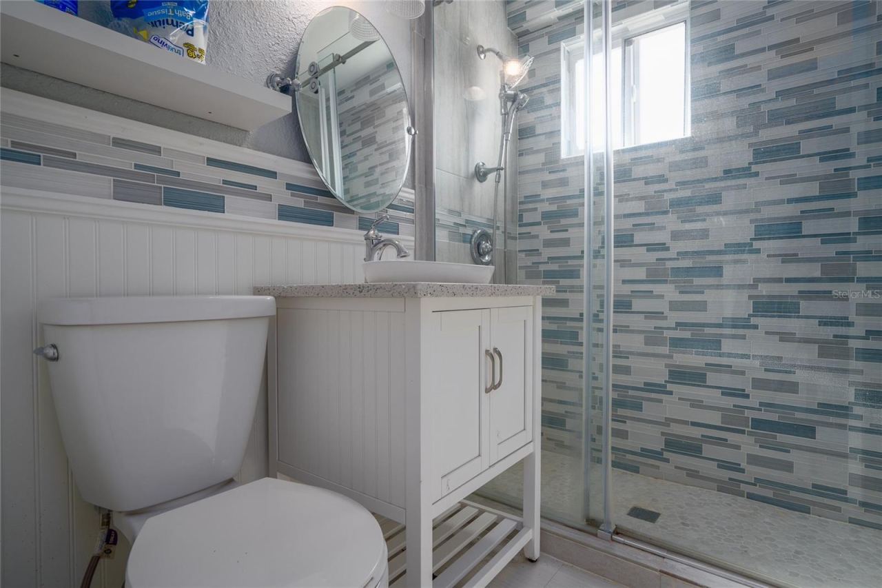 Photo 18 of 20: En suite to guest bedroom!00