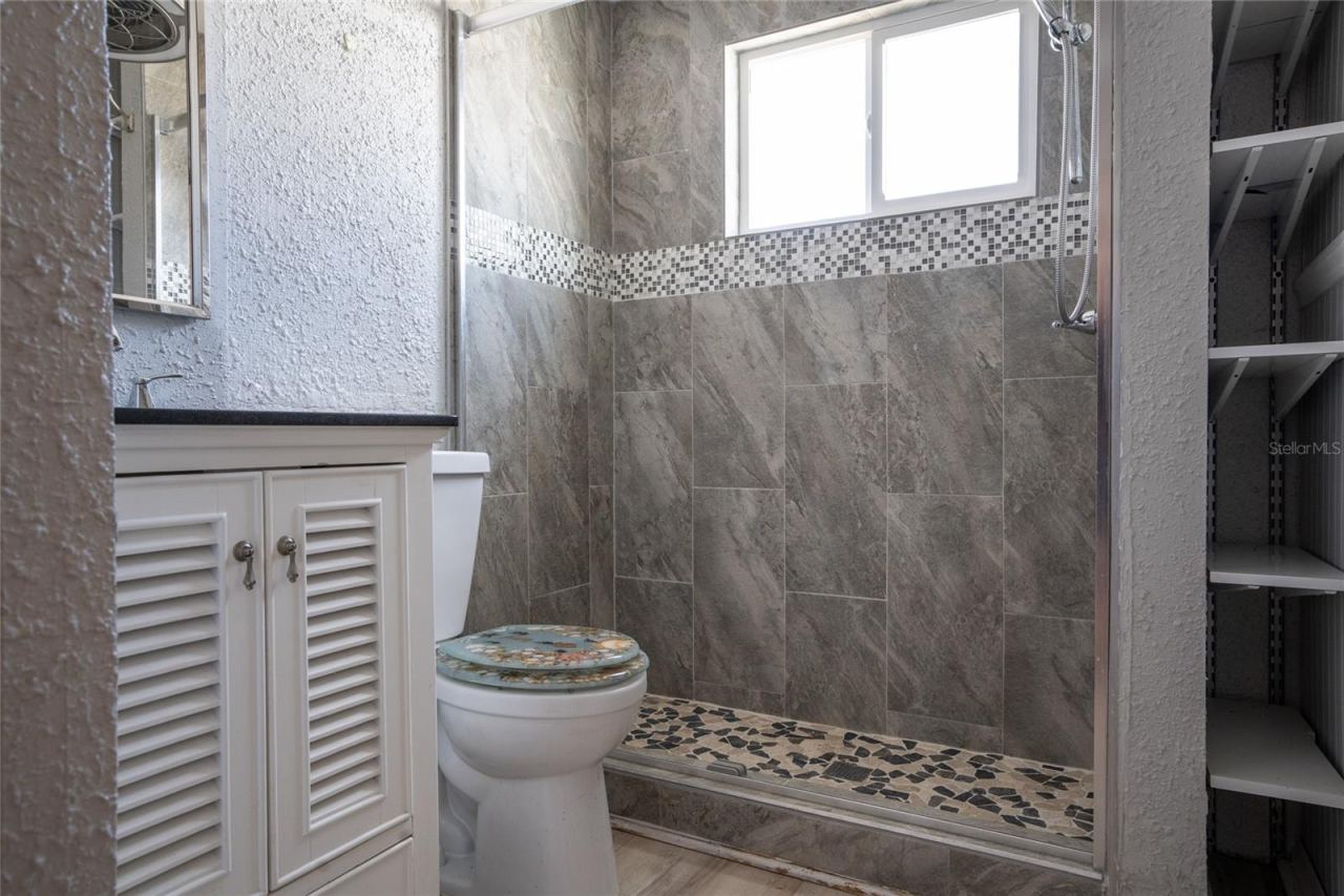 Photo 17 of 20: Primary bath!