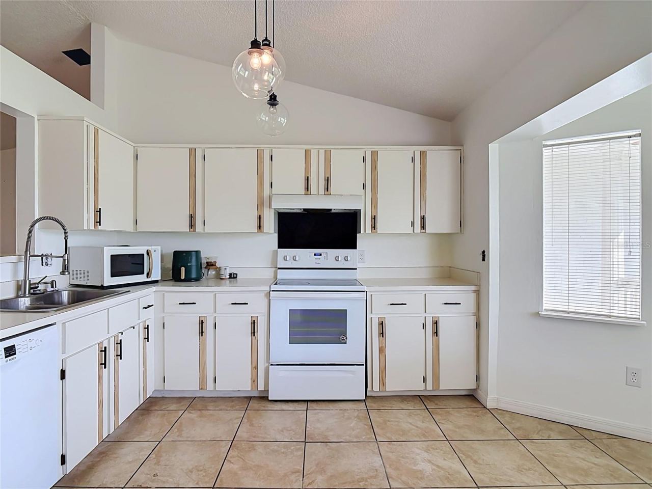 Photo 18 of 20