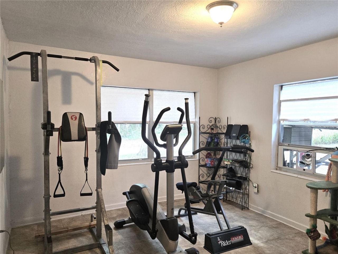 Photo 18 of 20: Family room