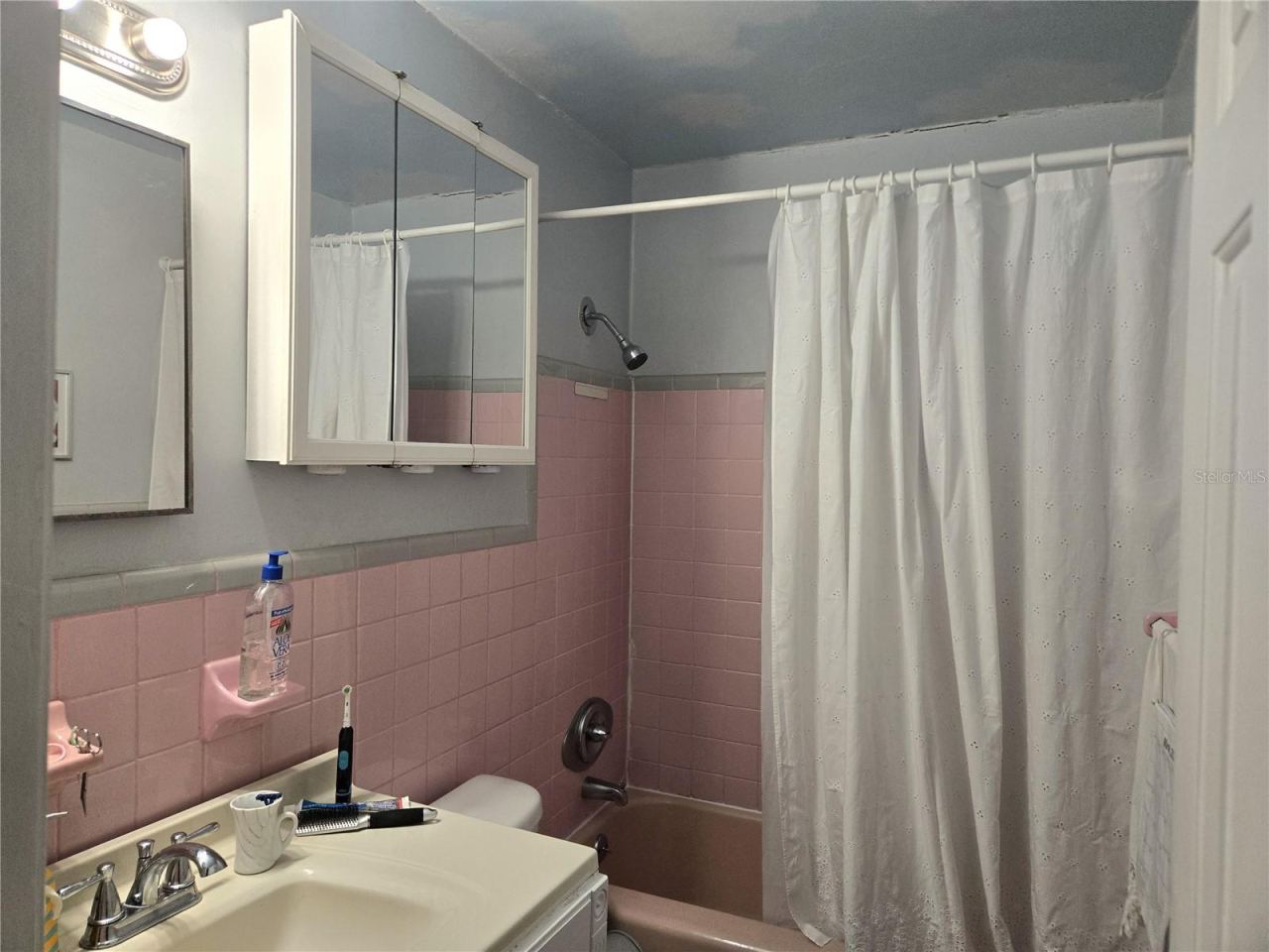 Photo 14 of 20: Full Bathroom
