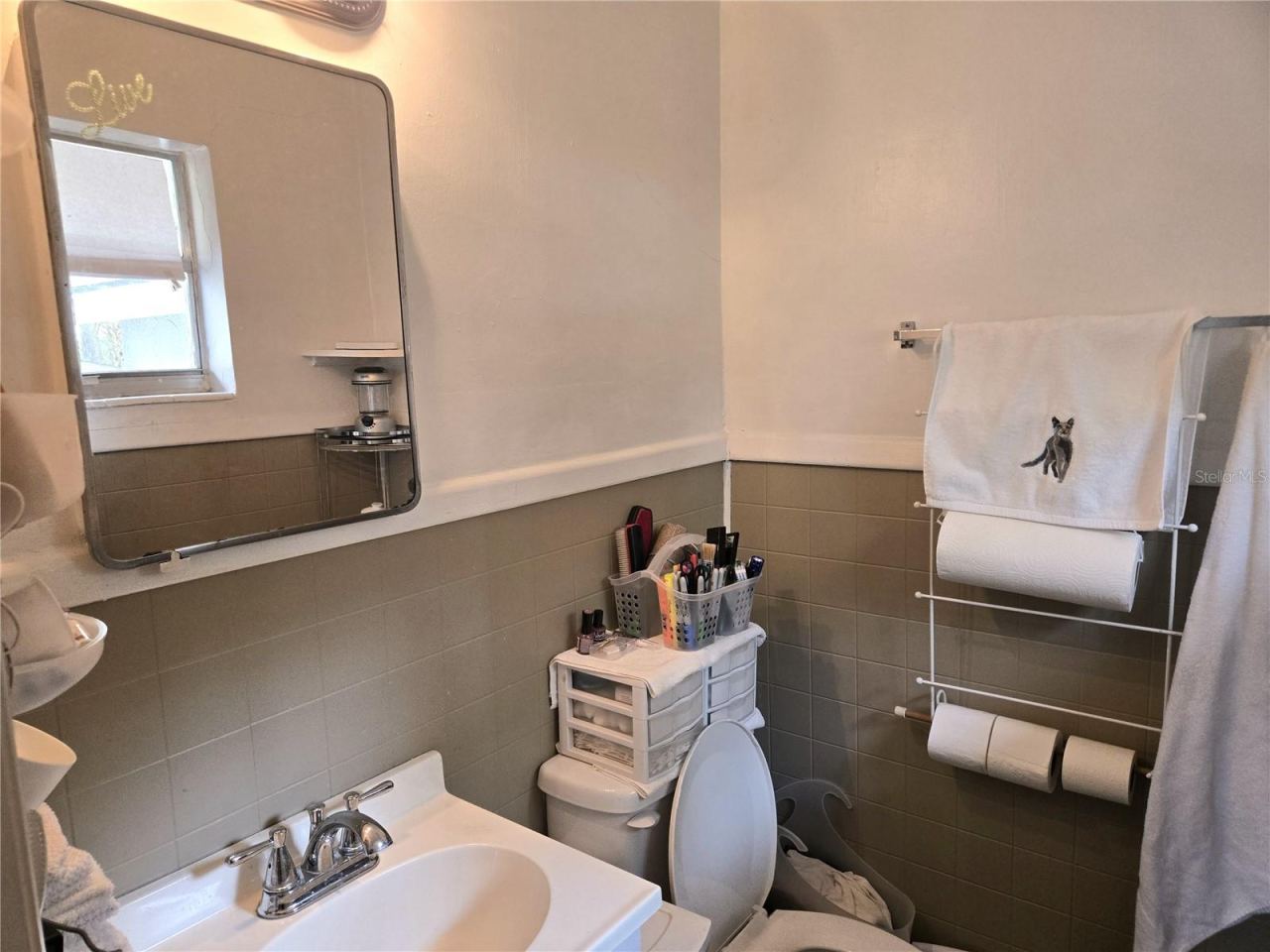 Photo 16 of 20: Primary 1/2 Bathroom