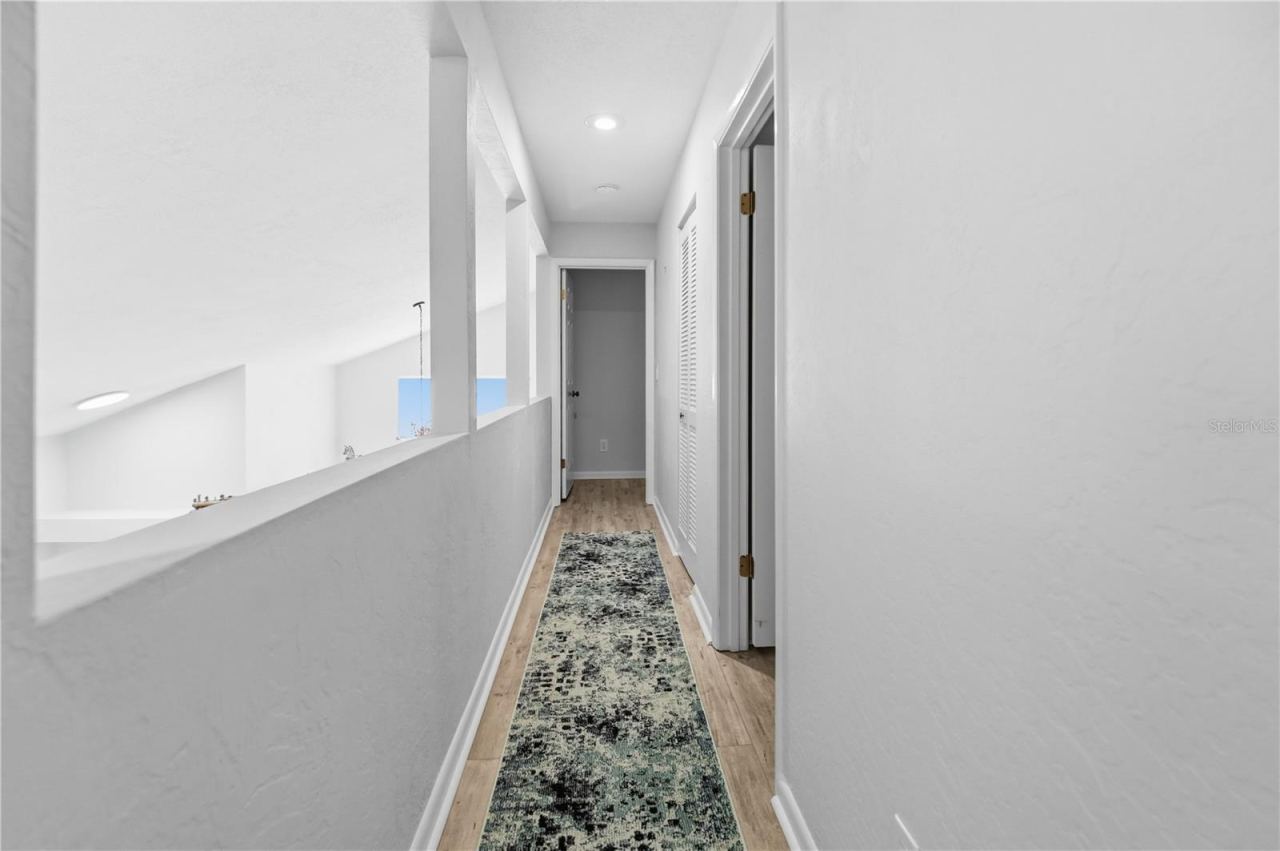 Photo 20 of 20: Upstairs Hall