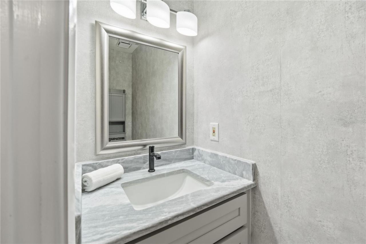 Photo 17 of 20: Half Bath
