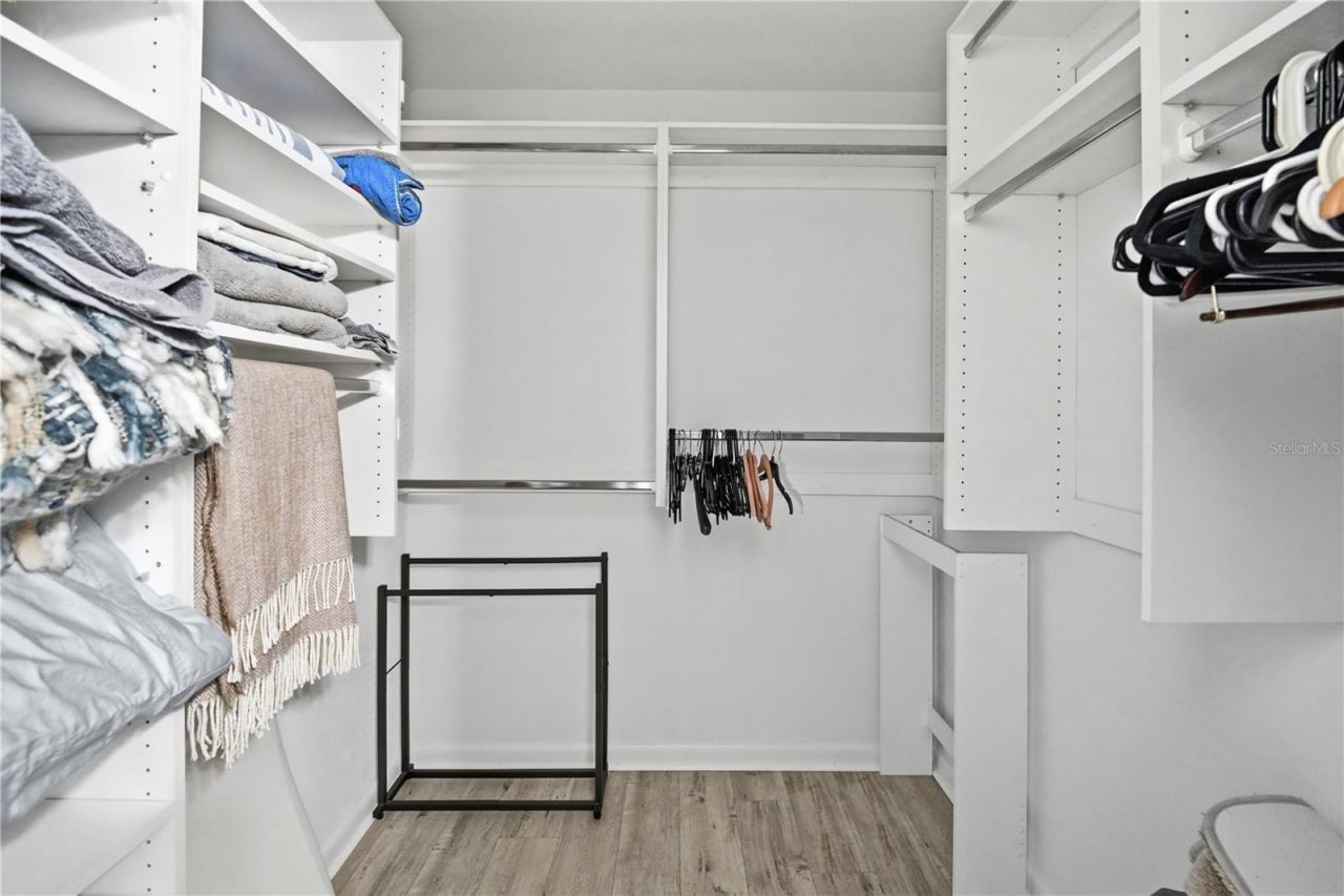 Photo 15 of 20: Owner's Closet