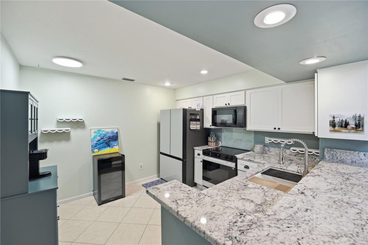 Photo 6 of 20: Kitchen