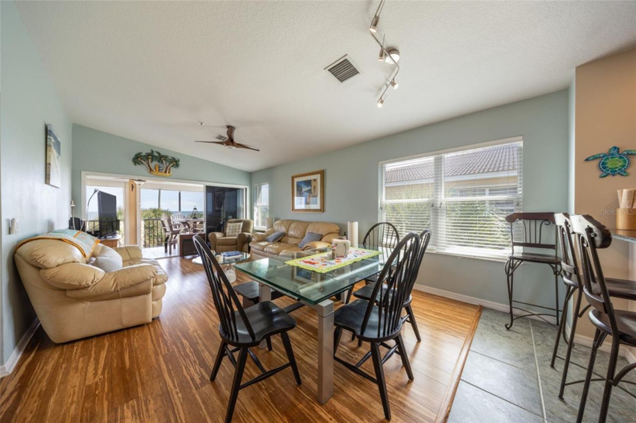 Photo 13 of 20: Open Dining/Living Room