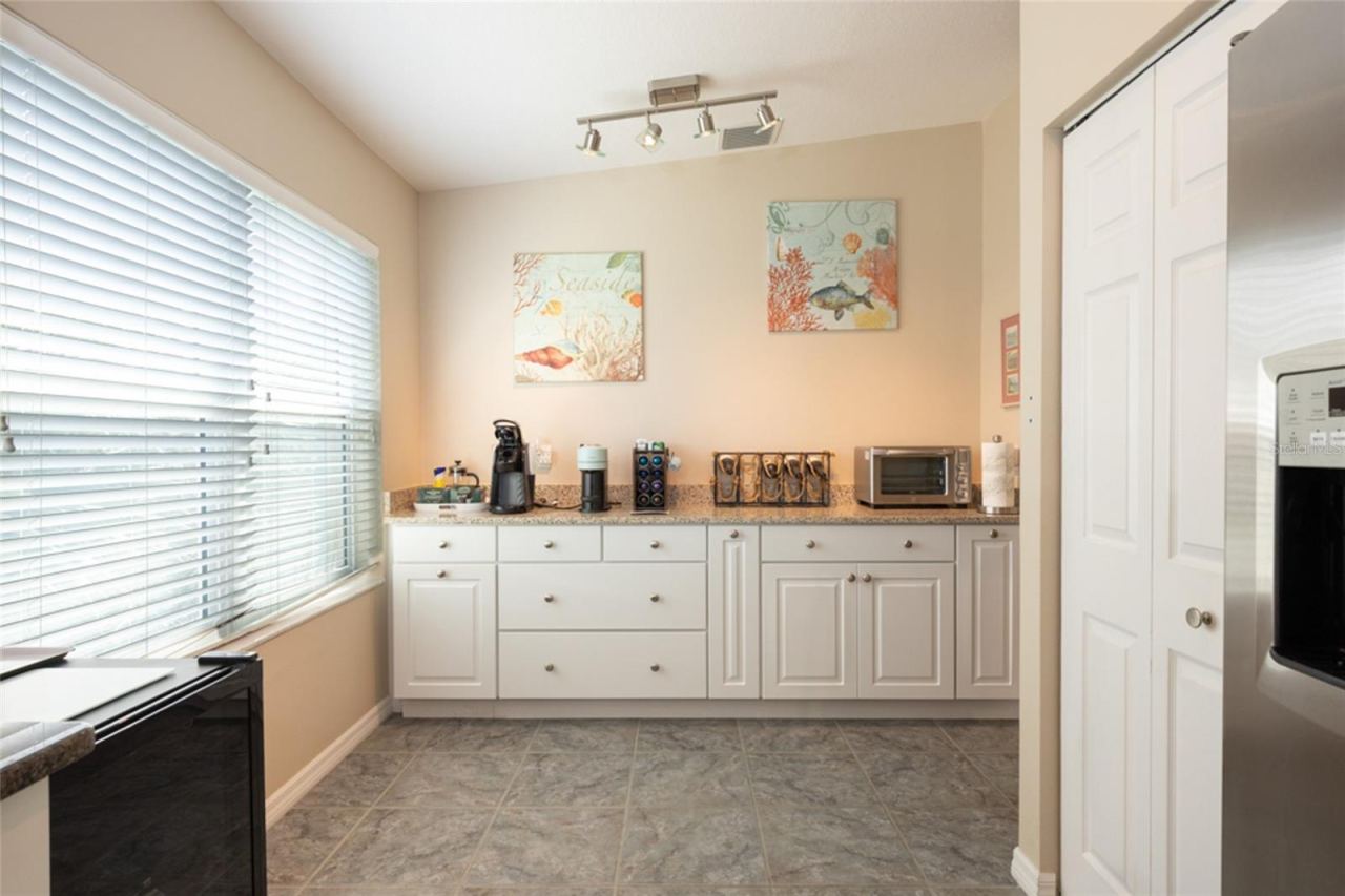 Photo 10 of 20: Kitchen Buffet w/Lots space