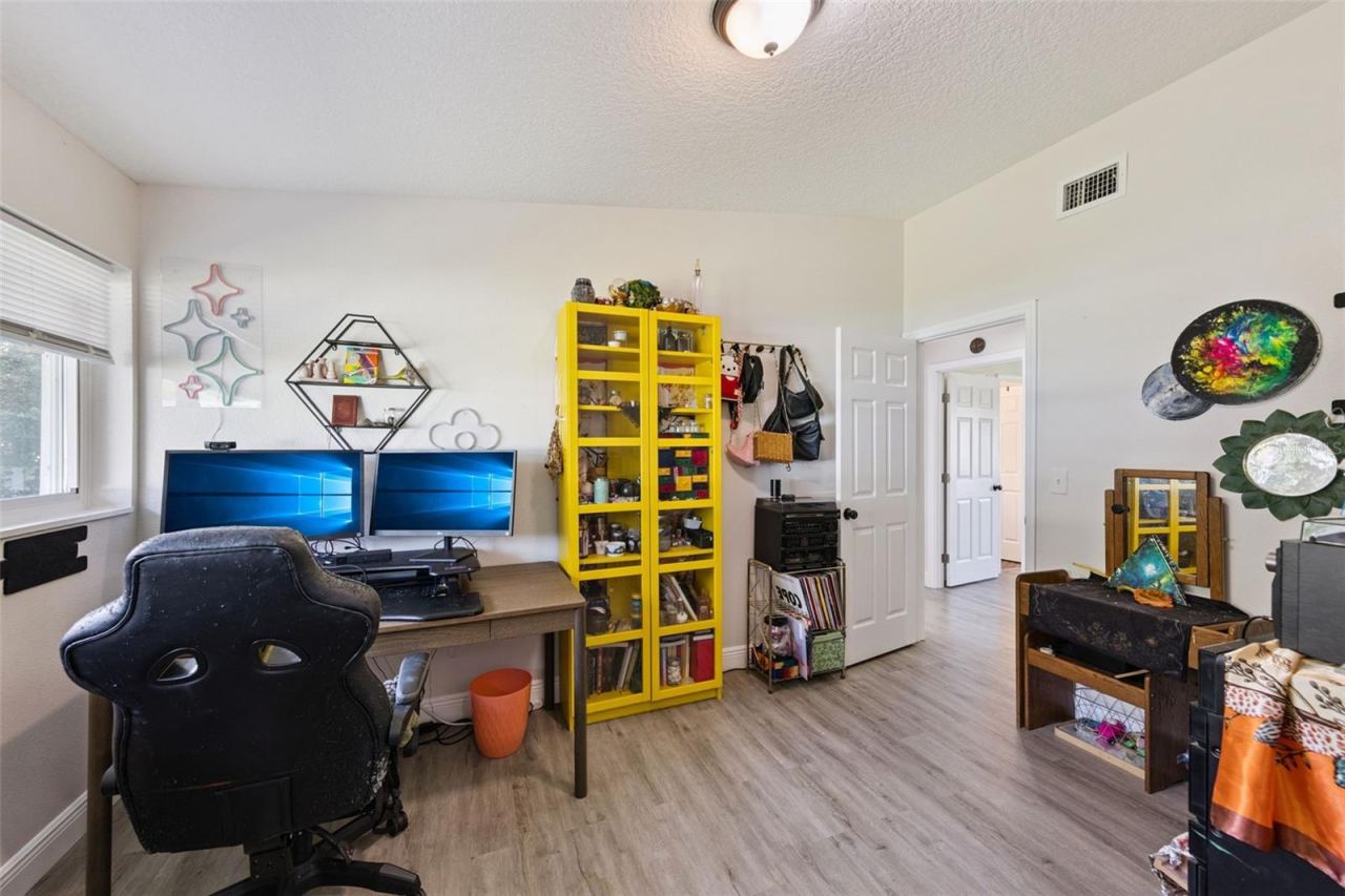 Photo 14 of 20