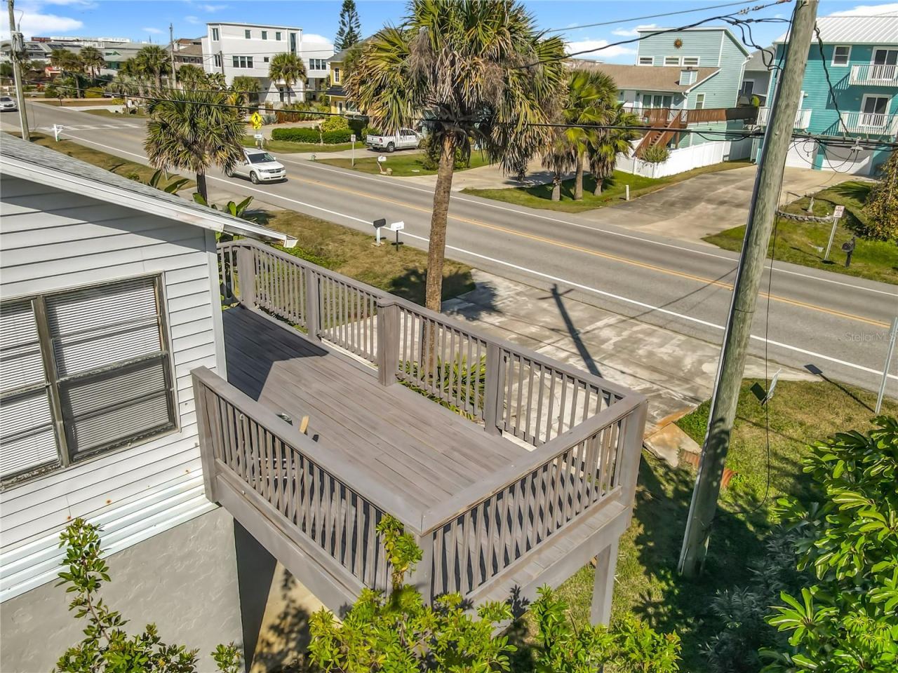 Photo 15 of 20: balcony has ocean peek