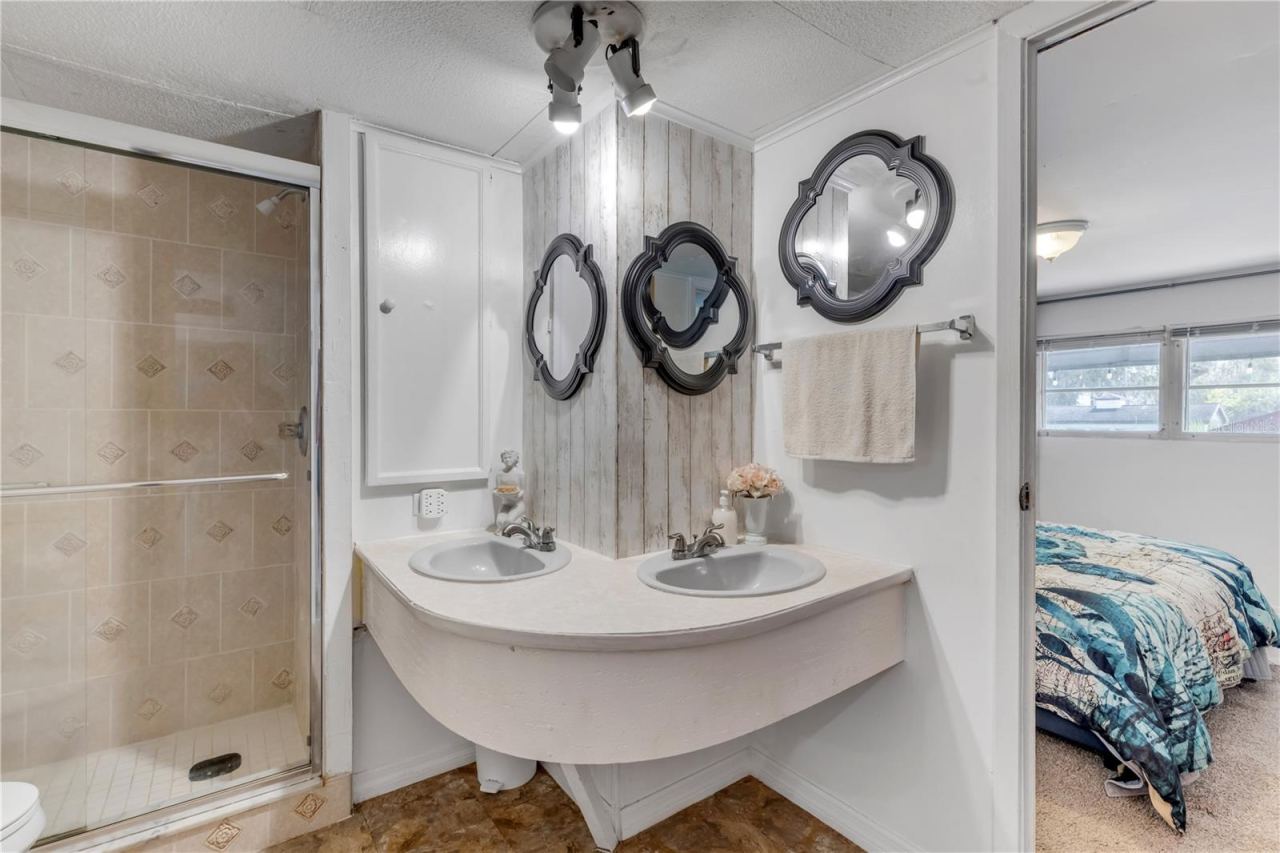 Photo 14 of 20: Master Bath
