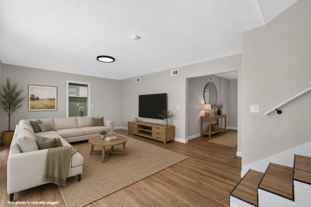 Photo 10 of 20: Family Room