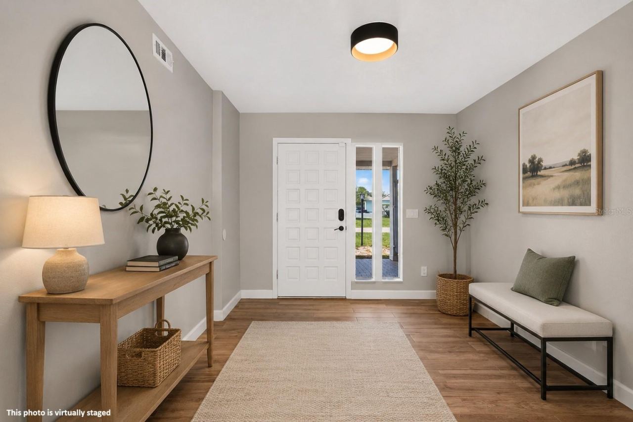 Photo 5 of 20: Foyer