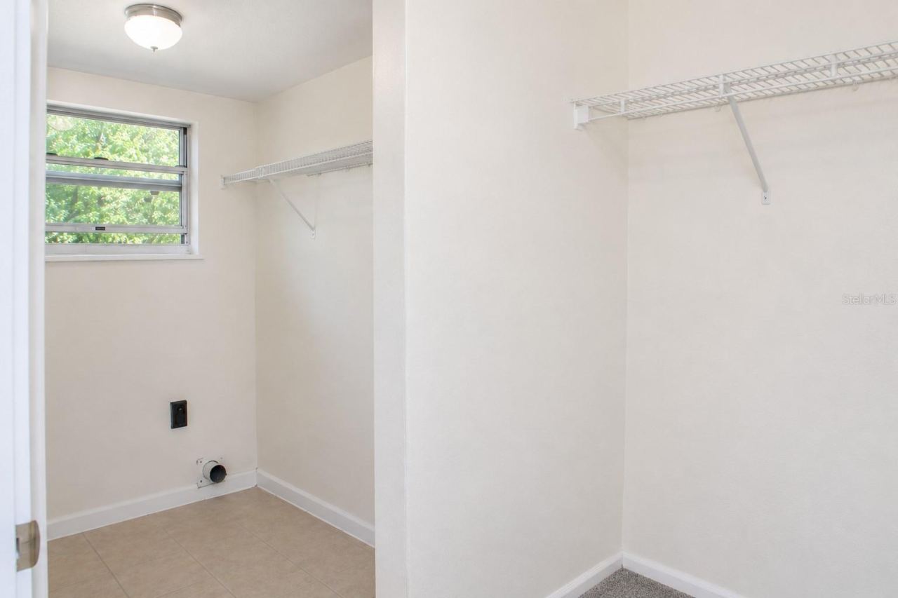 Photo 13 of 20: Side A Room 1 Closet/Laundry