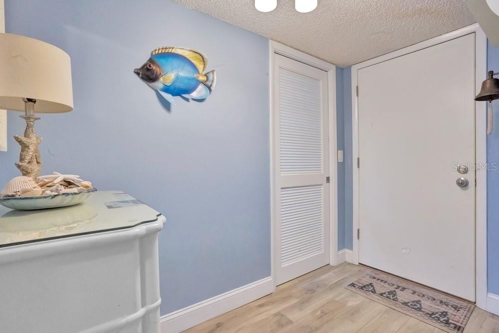 Photo 4 of 20: Foyer