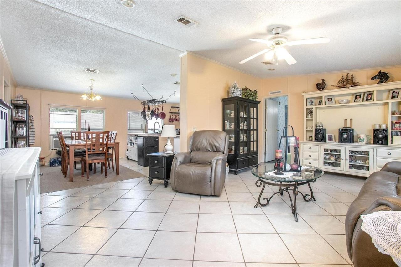 Photo 3 of 20