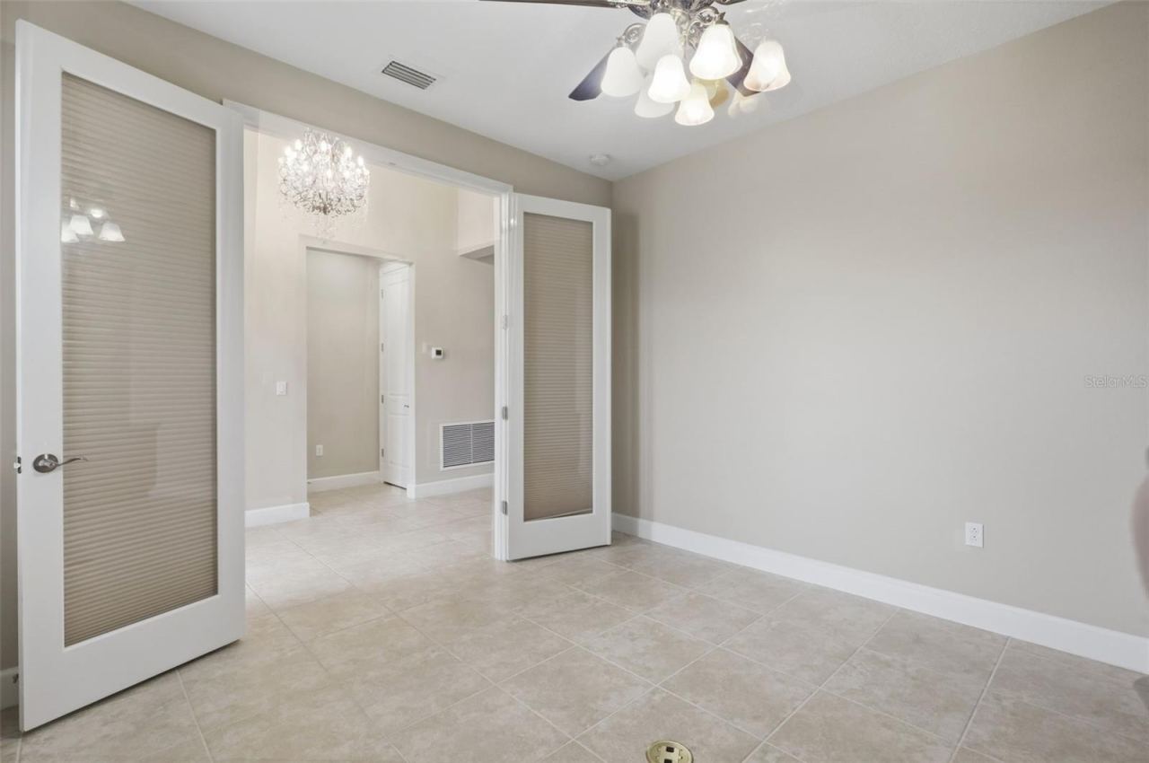 Photo 11 of 20: FRONT OFFICE