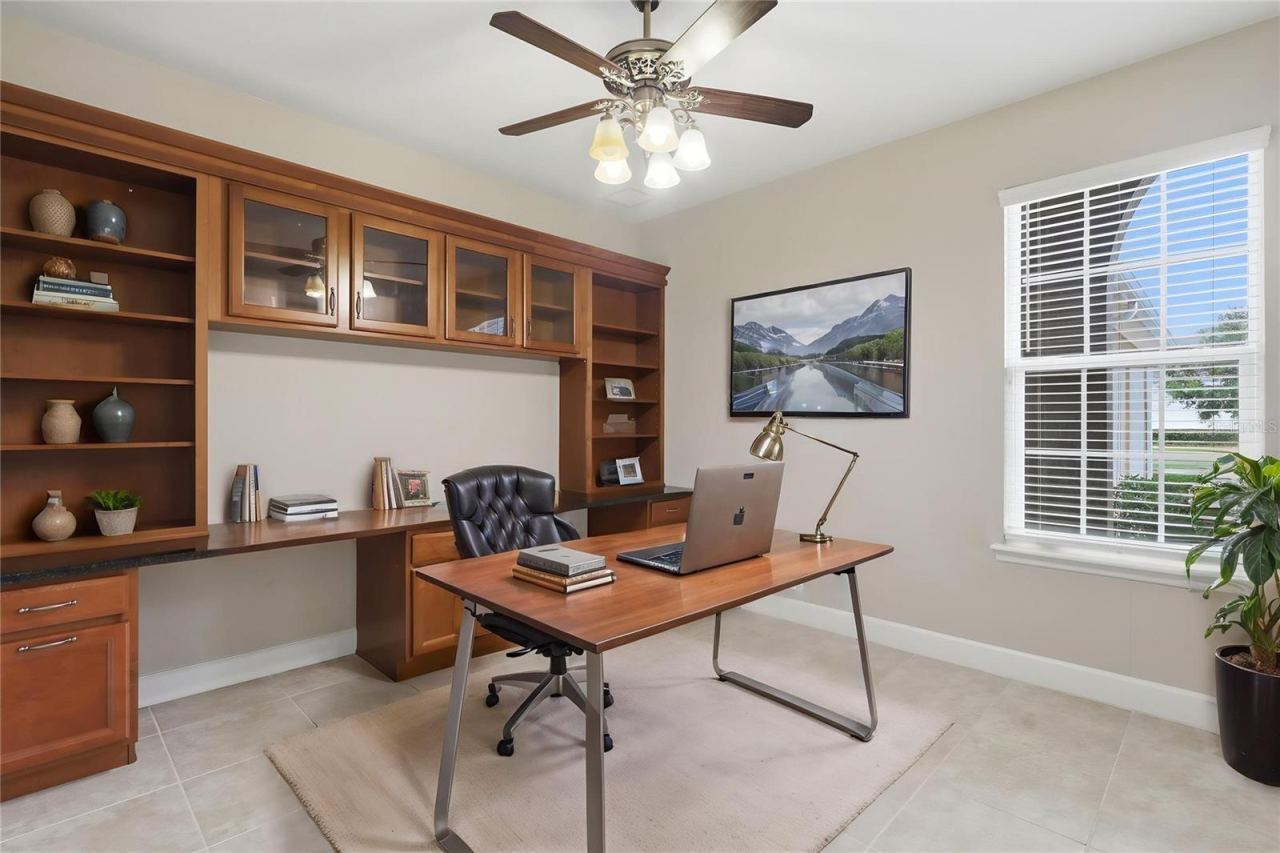 Photo 10 of 20: FRONT OFFICE